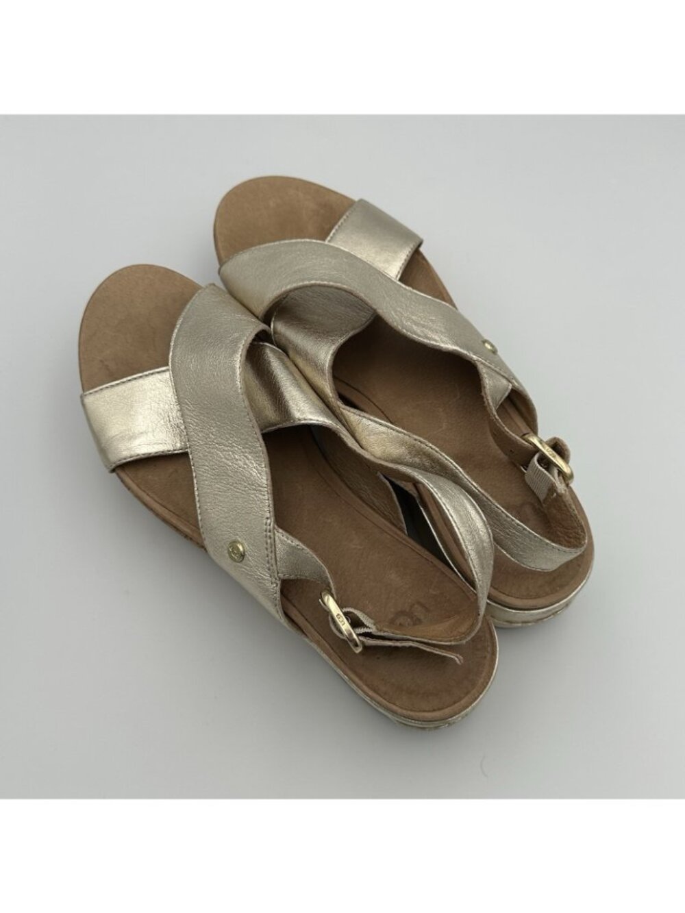 UGG Shoshana Sandals Women’s Size 8.5 Gold Leather Platform Cork Slides 1100983 - Picture 6 of 10